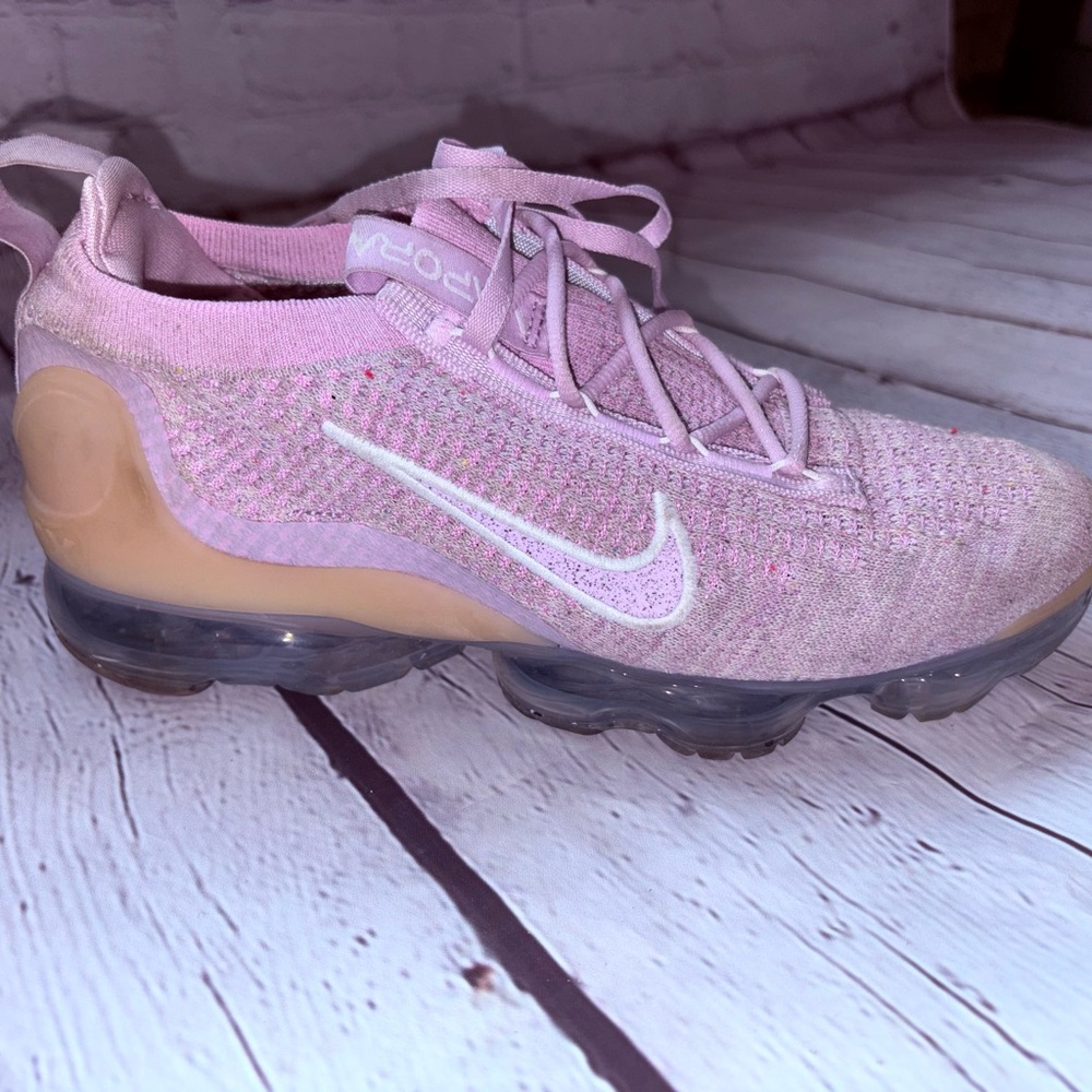 Women’s Nike Air Vapormax 21 Flyknit Running Sneaker Size 8 Lavender